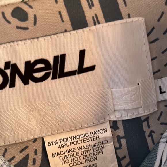 Like New! 🔹O’NEILL- BUTTON UP SHIRT - Picture 3 of 8